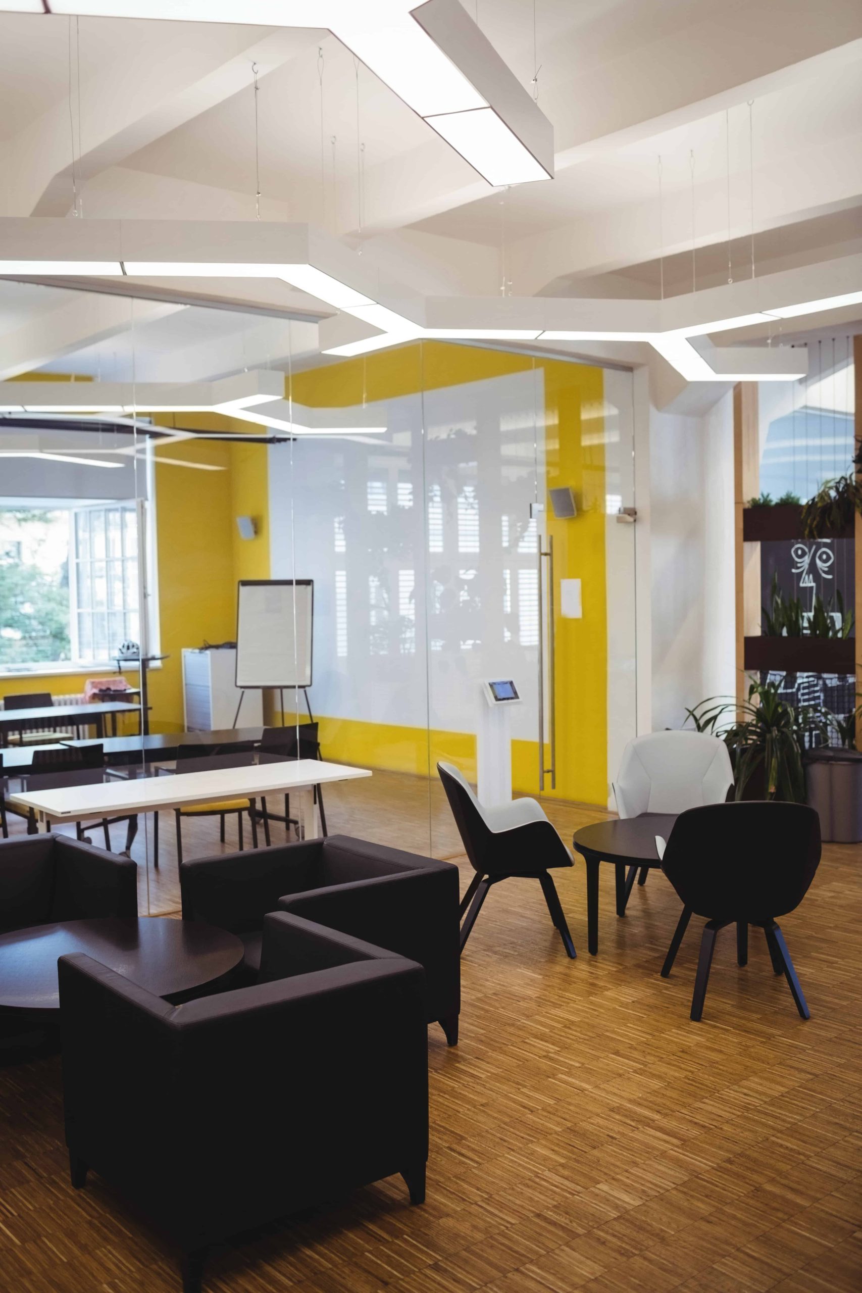 vista-de-la-oficina-moderna (1)